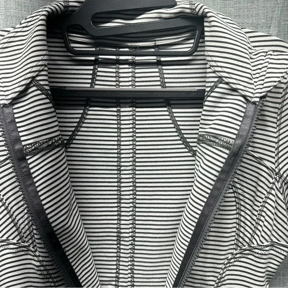 Lululemon athletica Define Jacket 4 Full Zip Black & White Striped sweatshirt - Picture 4 of 11